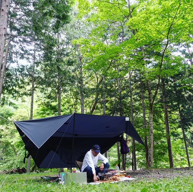 キャンプを楽しむ「たかしろ」氏